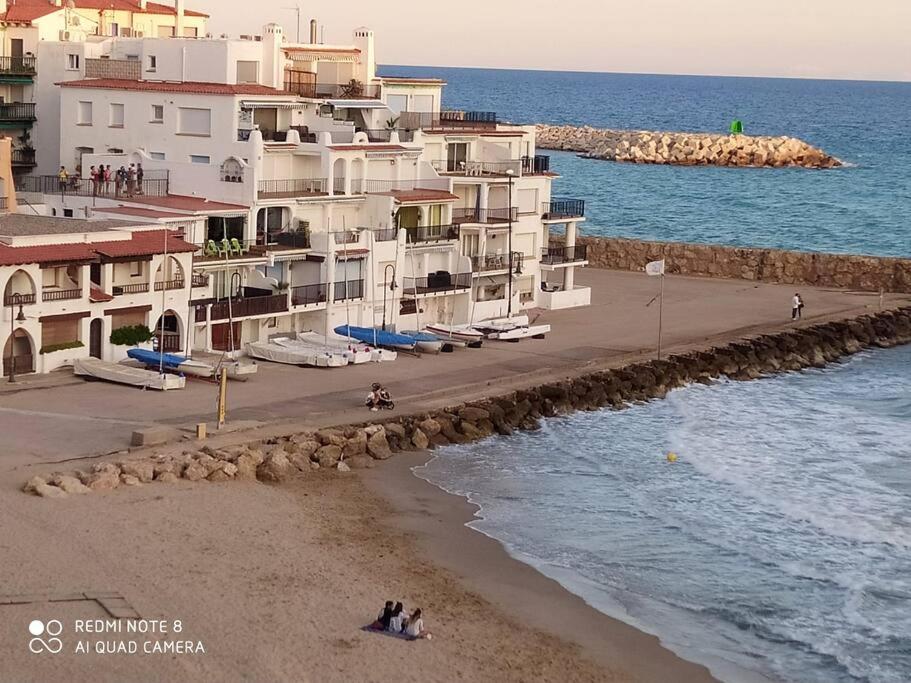 Apart frente al Mar Mediterraneo