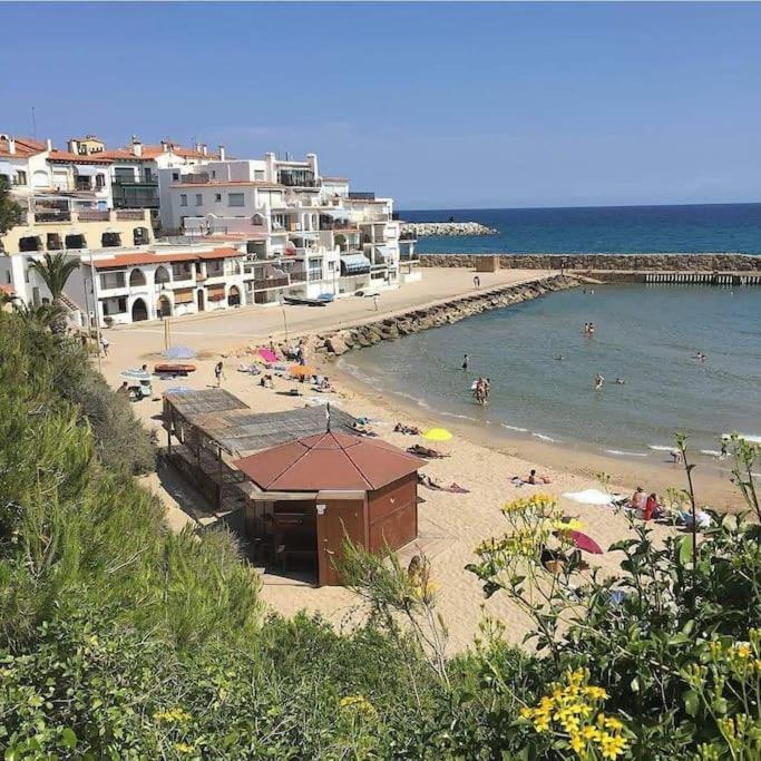 Apart frente al Mar Mediterraneo