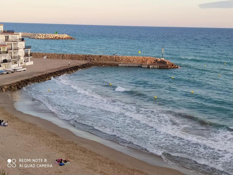 Apart frente al Mar Mediterraneo
