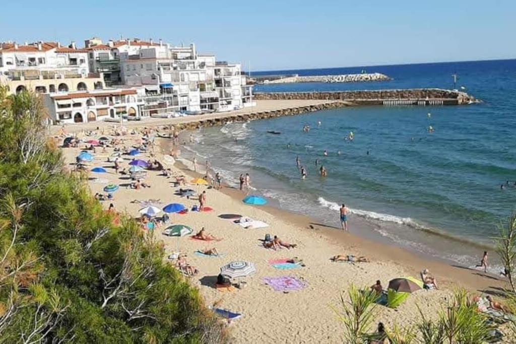 Apart frente al Mar Mediterraneo