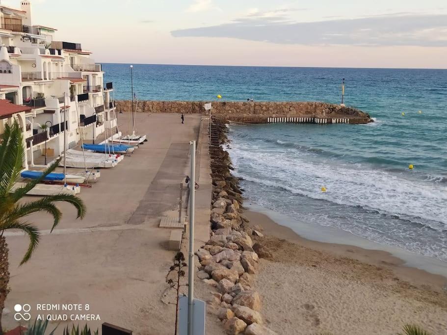 Apart frente al Mar Mediterraneo