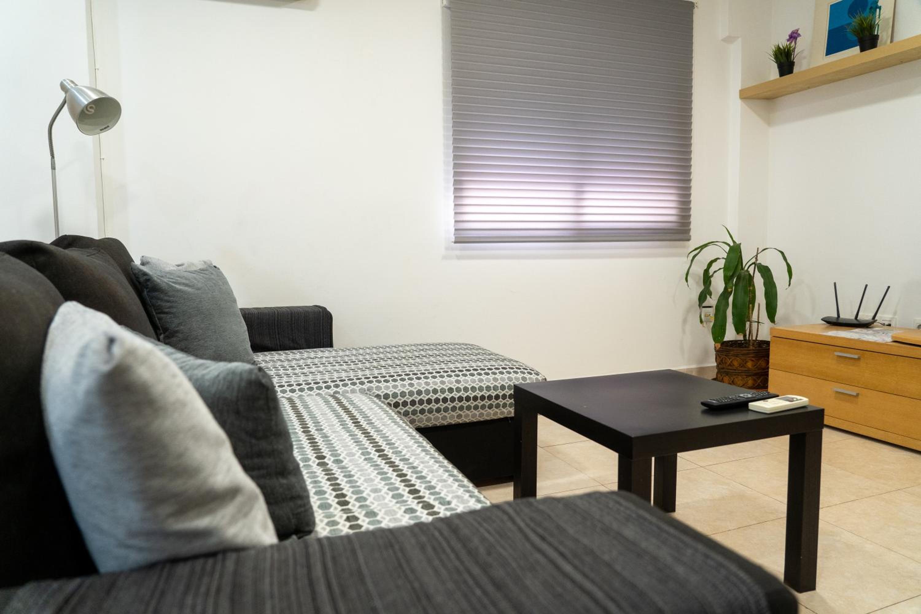 THE PHOToGRAPHER FLAT