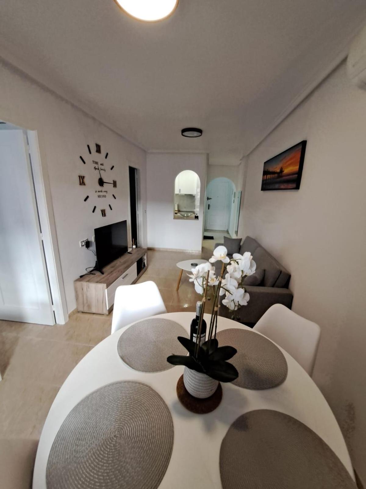 Modern 2 bedroom apartment in the center of Torrevieja view 4