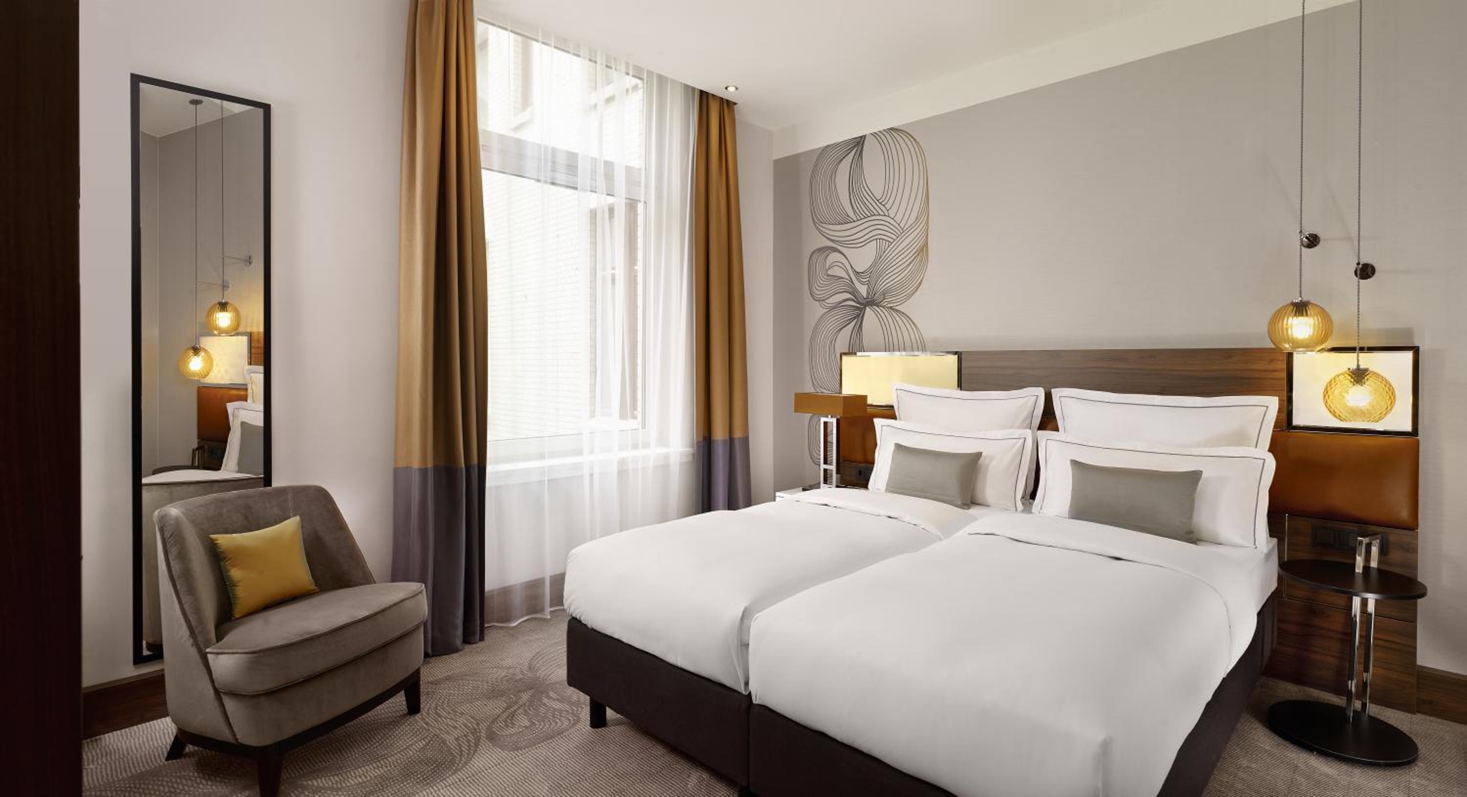 Hamburg Vacations - Reichshof Hotel Hamburg - Property Image 11