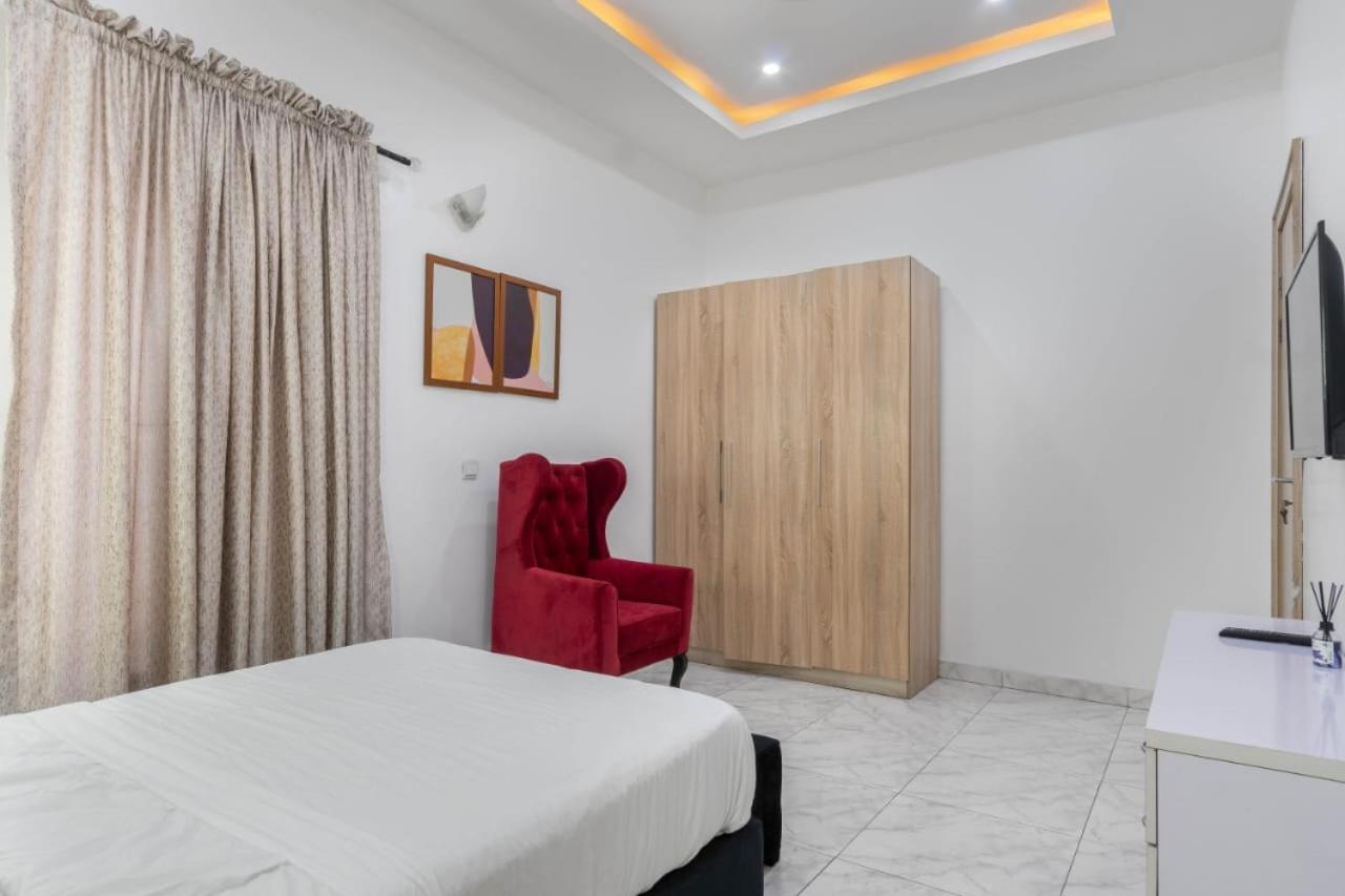 Exclusive 4 Bedroom Apartment With Snooker Lekki Phase 1