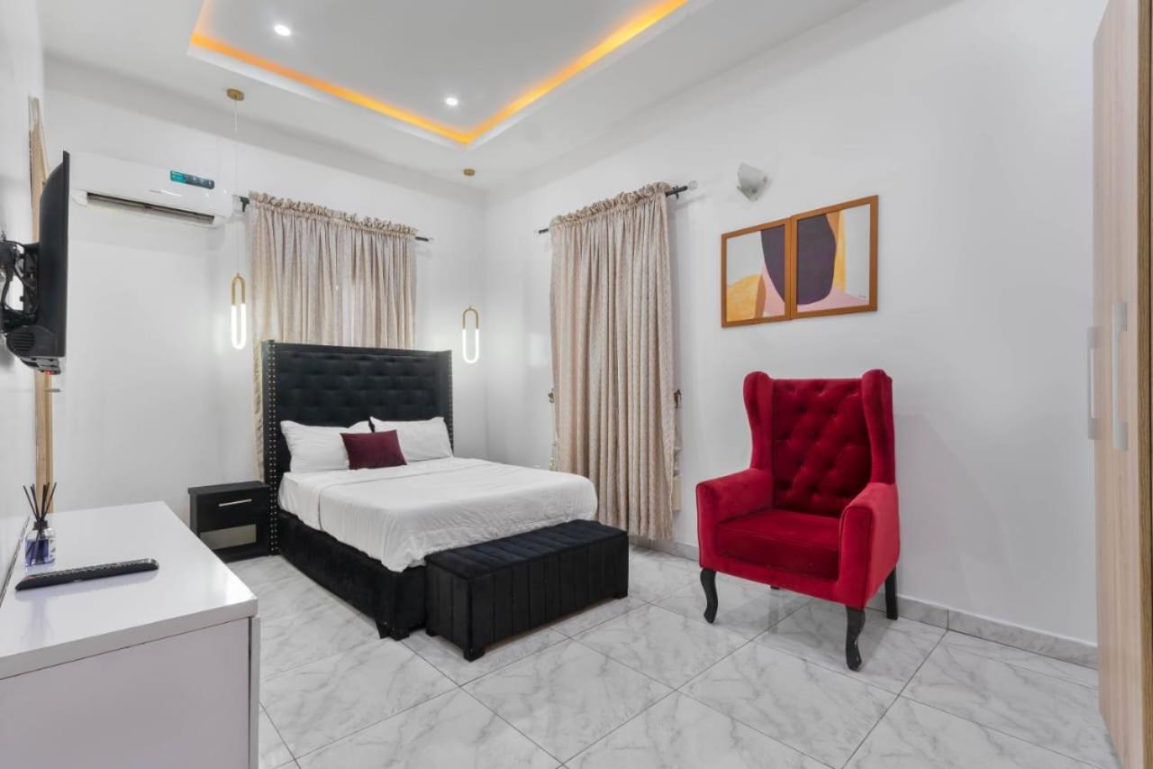 Exclusive 4 Bedroom Apartment With Snooker Lekki Phase 1