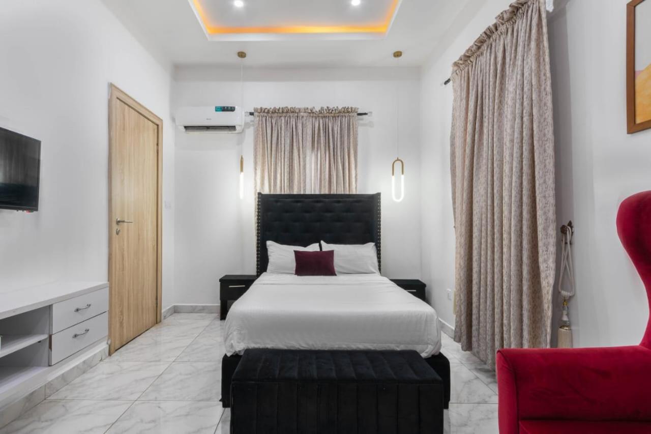 Exclusive 4 Bedroom Apartment With Snooker Lekki Phase 1