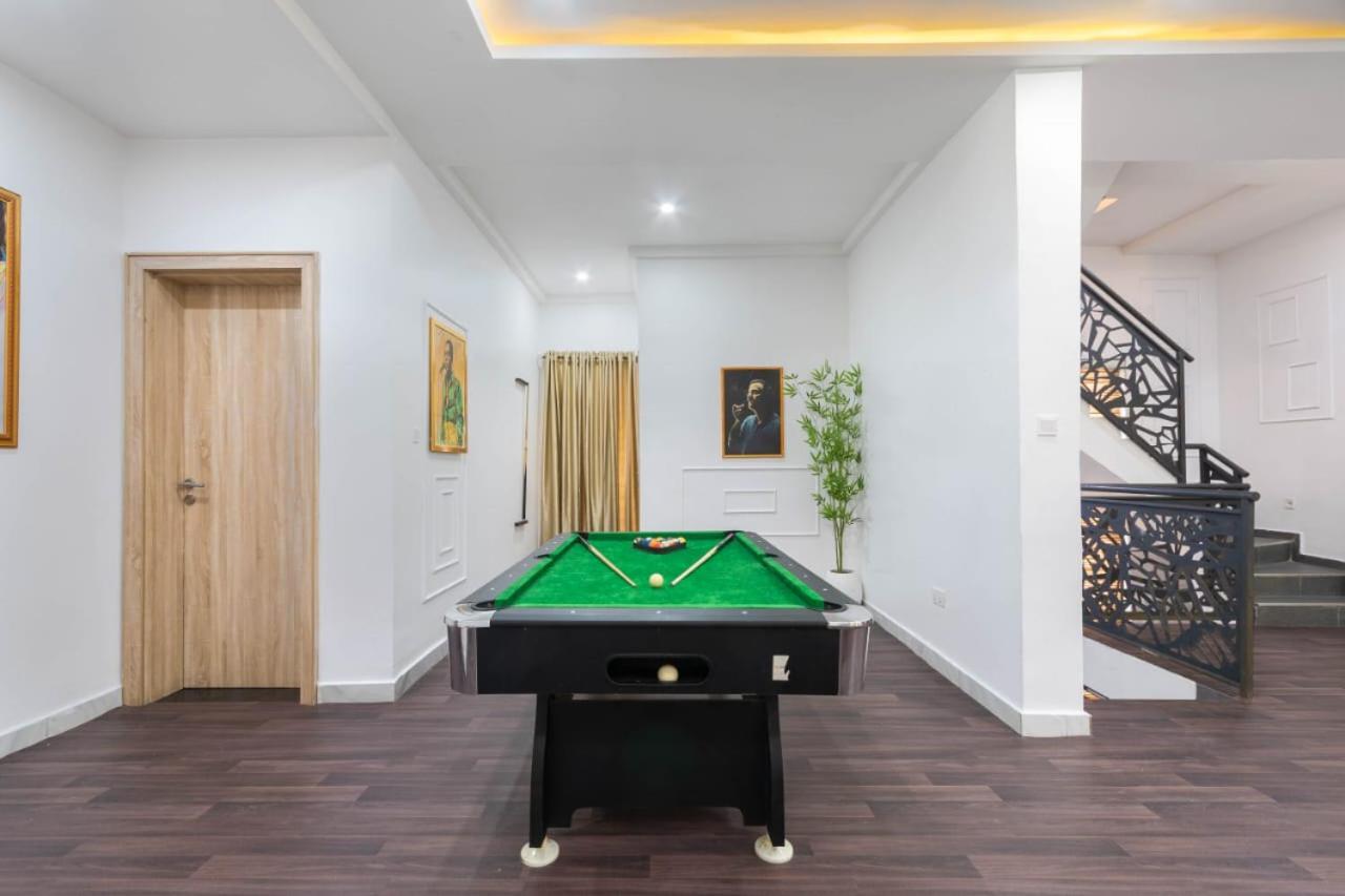 Exclusive 4 Bedroom Apartment With Snooker Lekki Phase 1