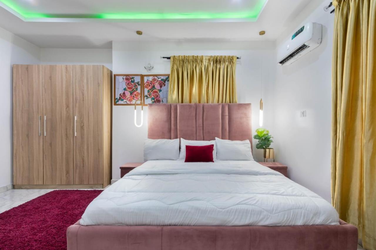 Exclusive 4 Bedroom Apartment With Snooker Lekki Phase 1