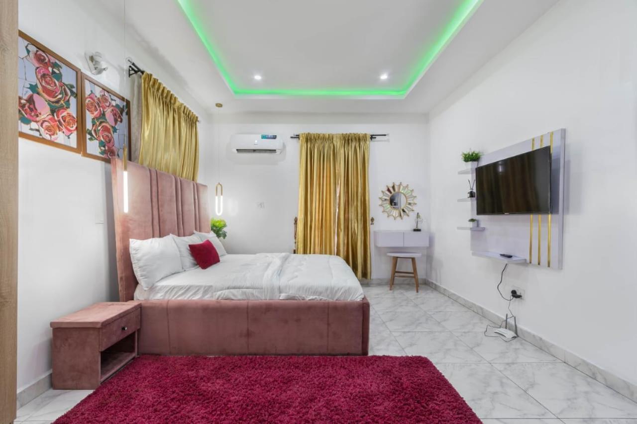Exclusive 4 Bedroom Apartment With Snooker Lekki Phase 1