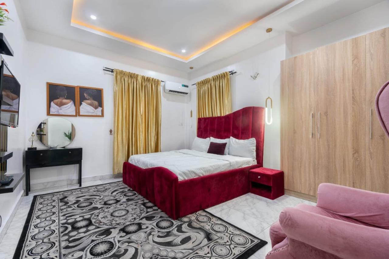 Exclusive 4 Bedroom Apartment With Snooker Lekki Phase 1