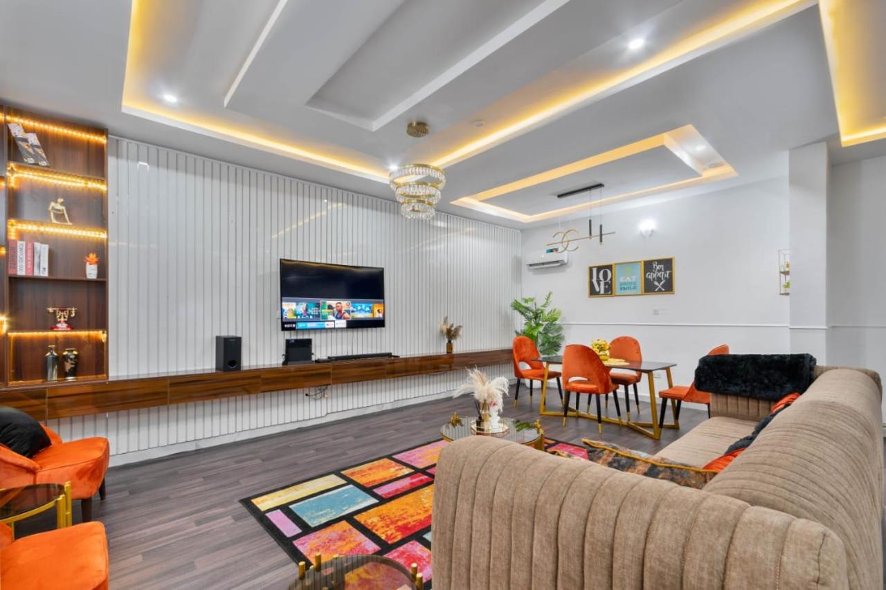 Exclusive 4 Bedroom Apartment With Snooker Lekki Phase 1