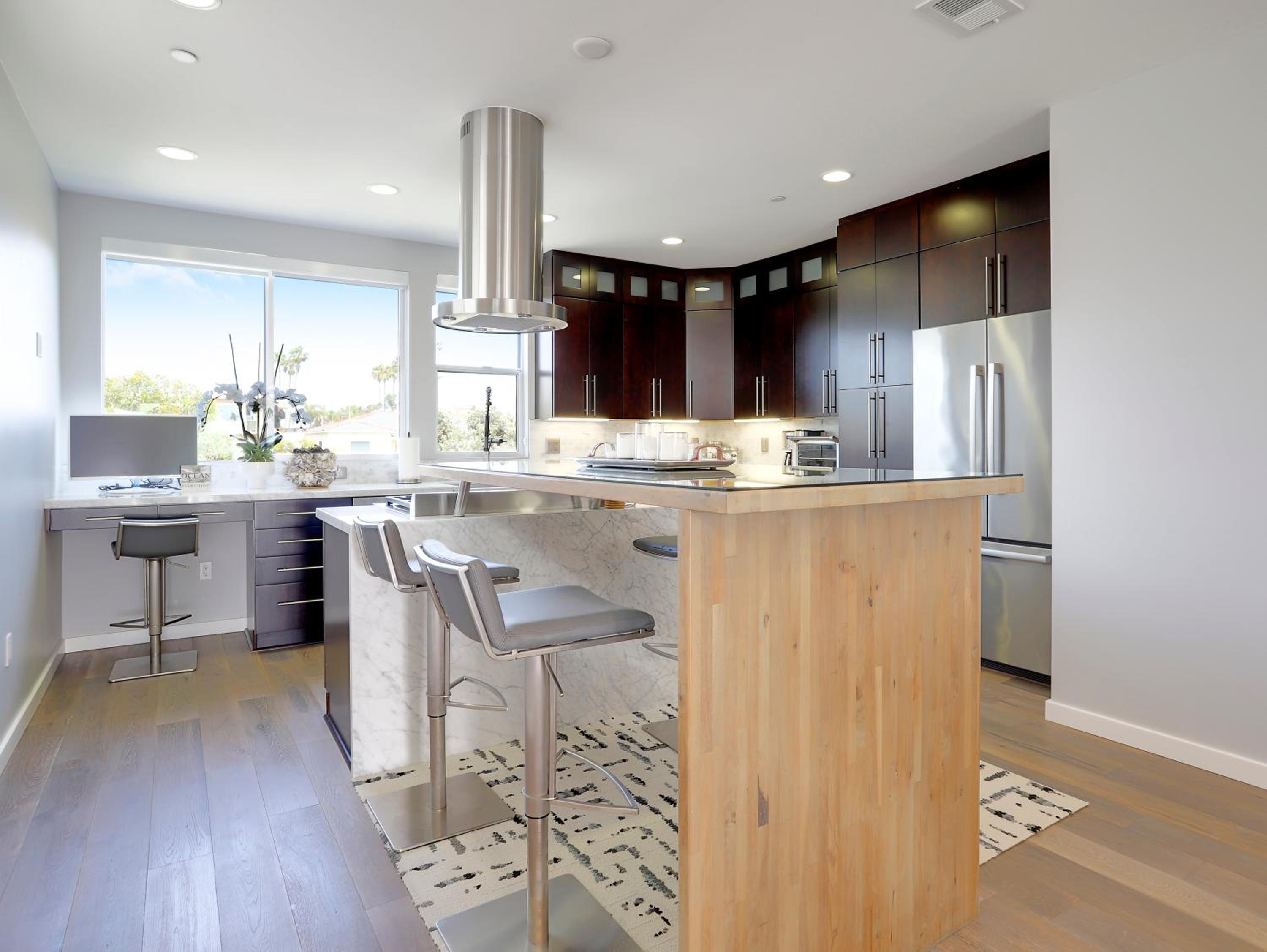 Haines Luxury Dream Home - Bay Views, Rooftop, Fire Pit & AC view 5