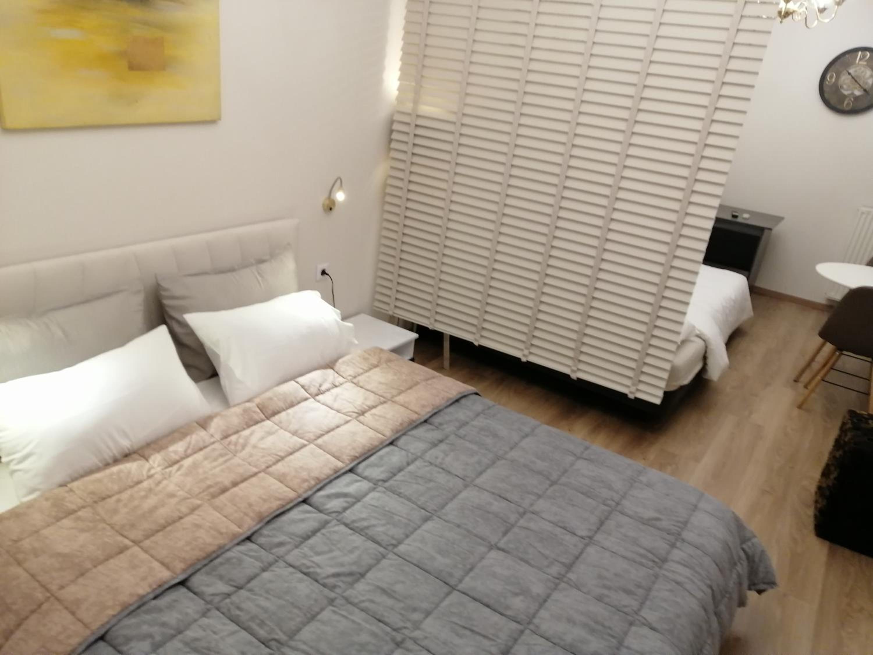 Central suite on Clock Square D1