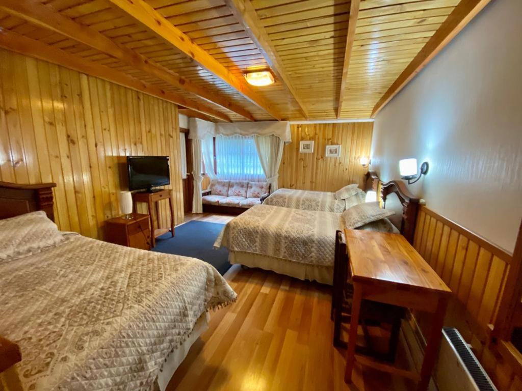 Hostal Collins House