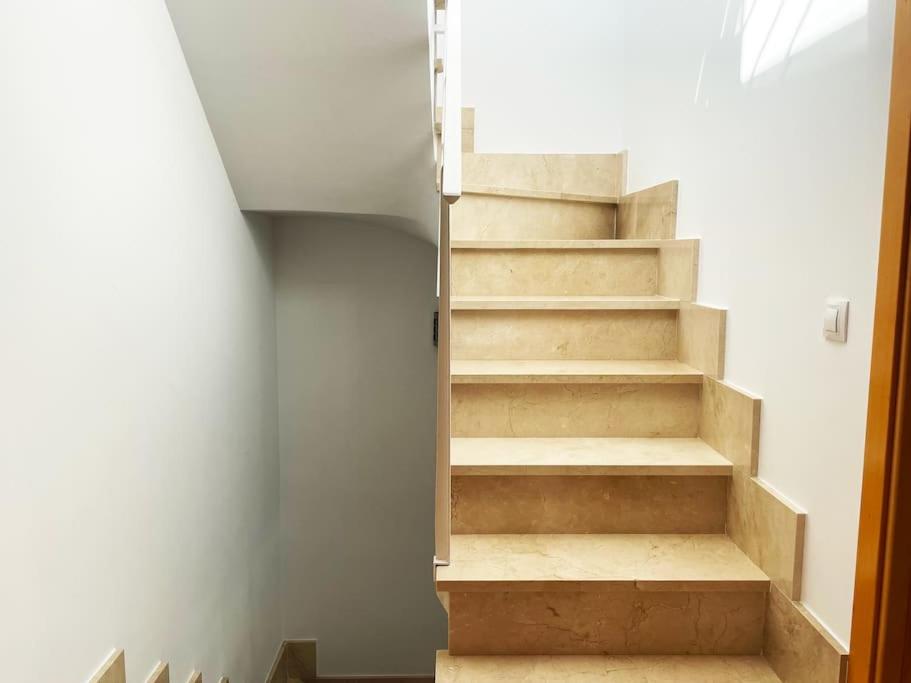 Vaumera E