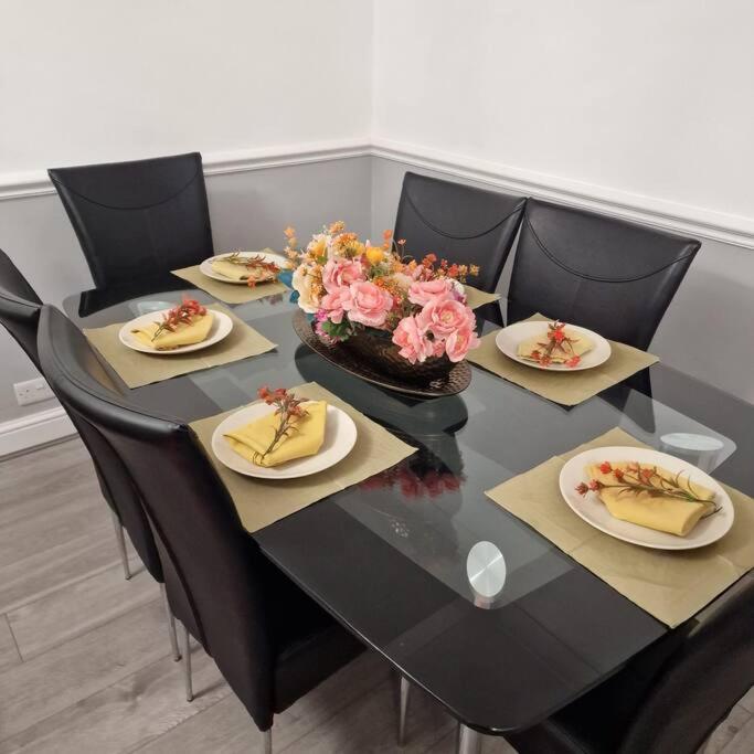 4 Bedroom Luxury Home with Garden in East London