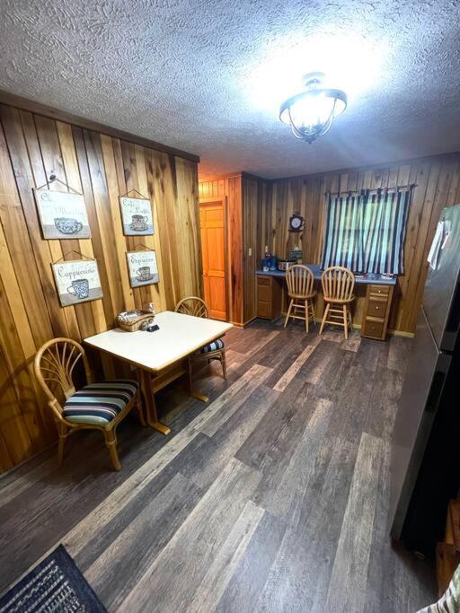 Getaway to a very private beautiful Cabin. view 4