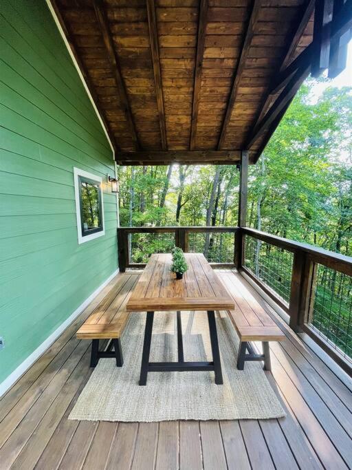 Three Cubs Den - Minutes to PF Strip, Hot Tub, Arcade Games, Bunks, View view 3