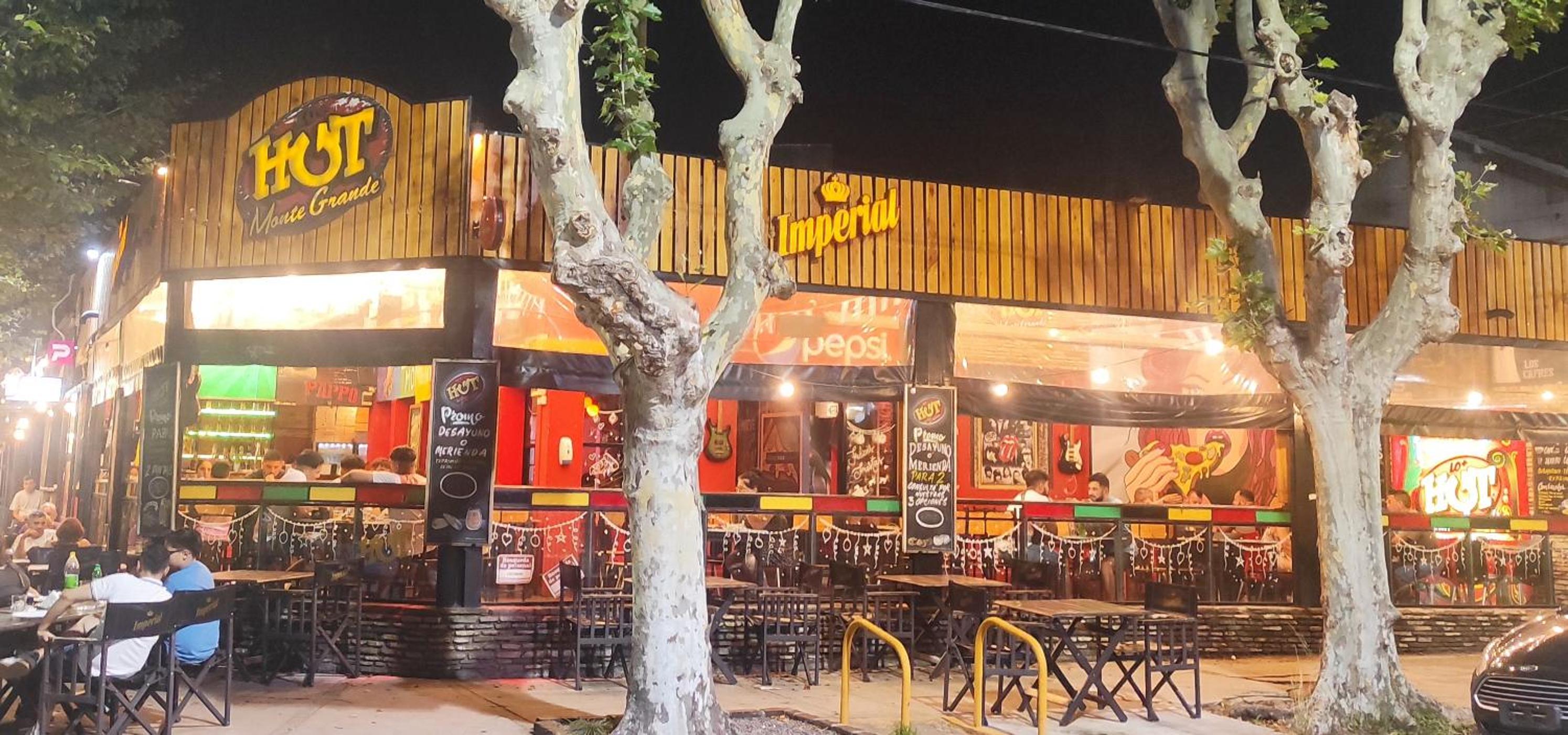 casa a minutos del aeropuerto de Ezeiza sobre avenida OPCION TRANFER LAS 24 HORAS DESDE Y HACIA EL AEROPUERTO DE EZEIZA amplio parque para mascotas rejas y