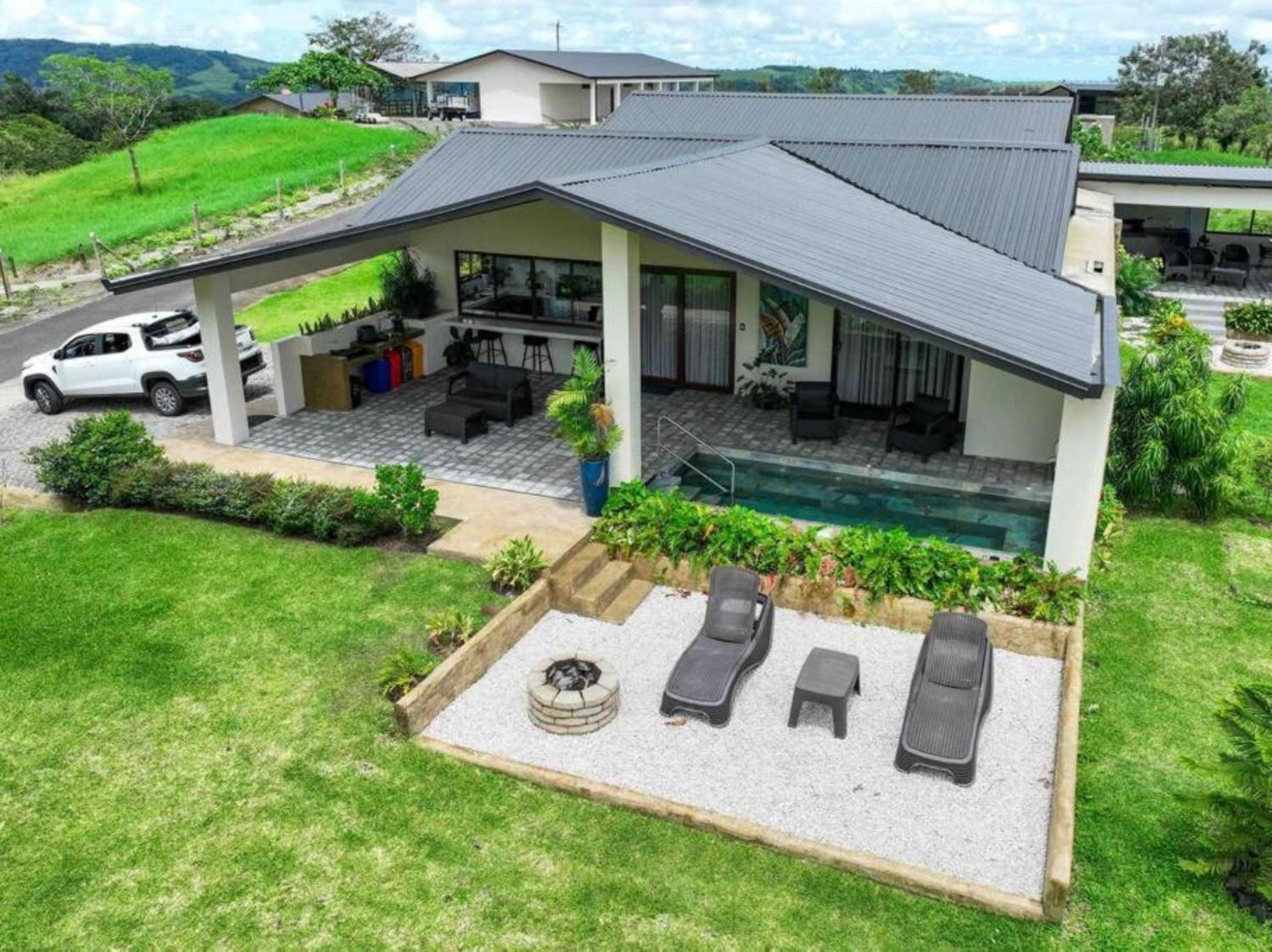 Villas Jawara ! Un Volcán en su Jardín !