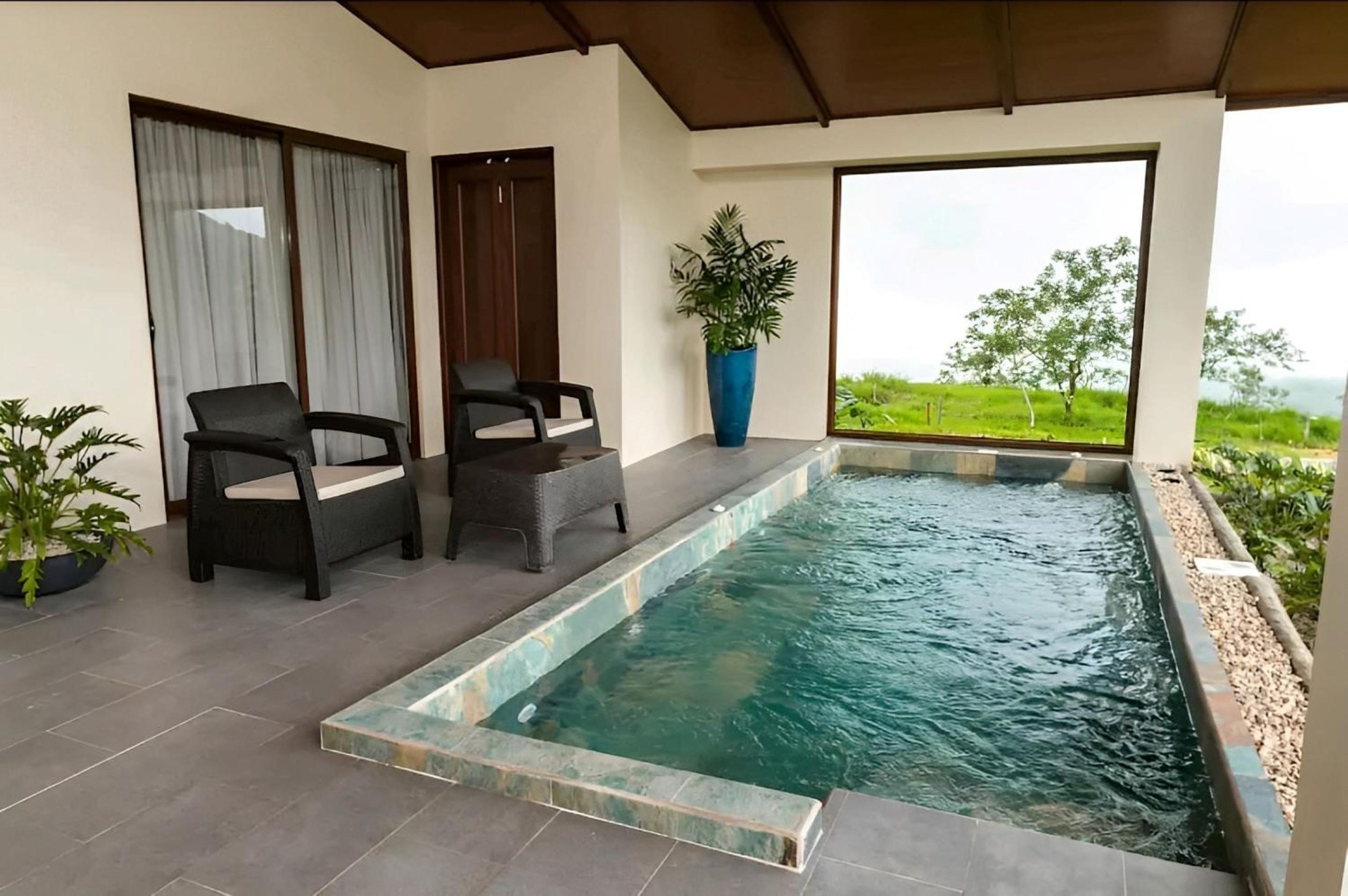 Villas Jawara ! Un Volcán en su Jardín !