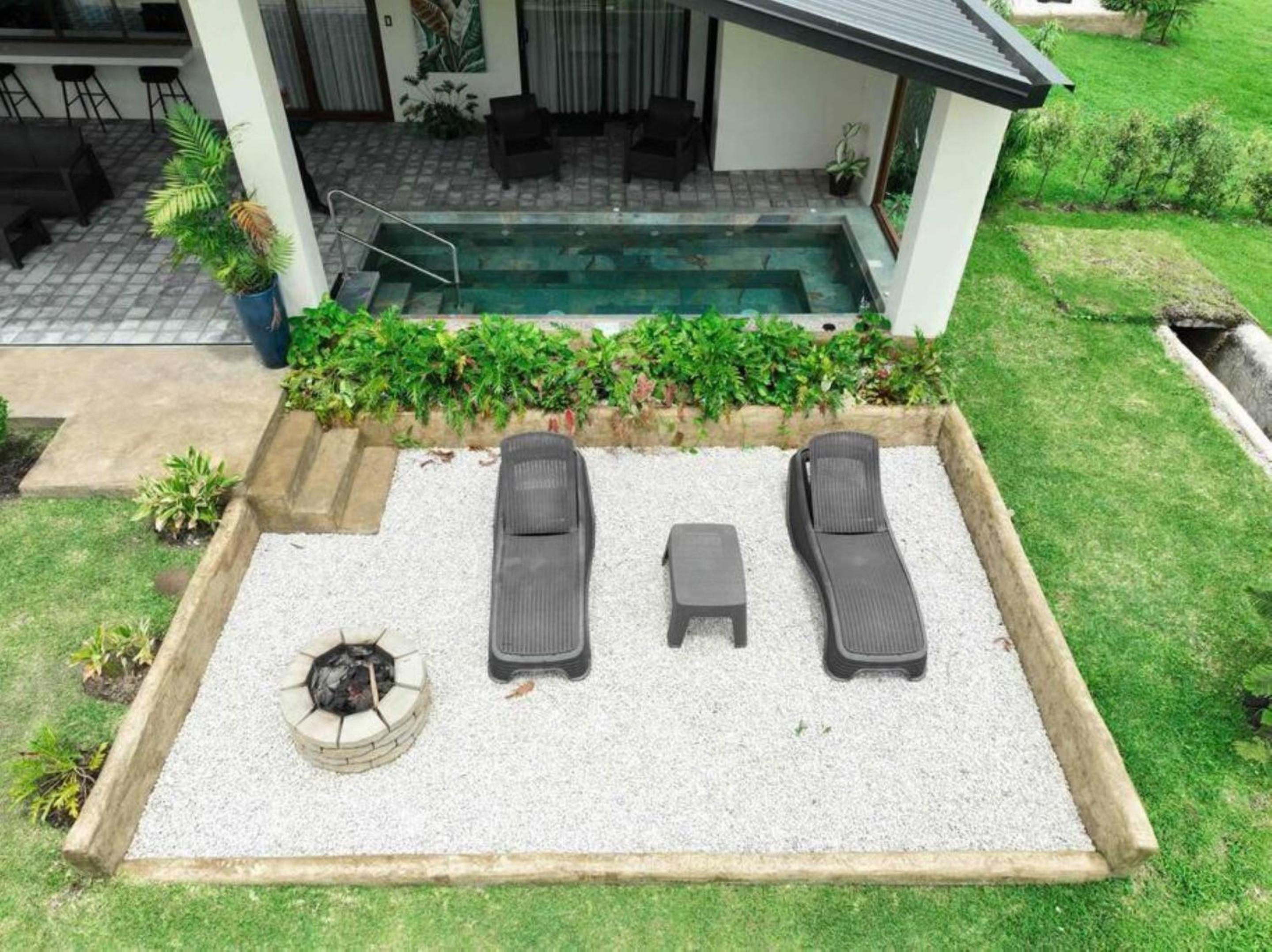 Villas Jawara ! Un Volcán en su Jardín !