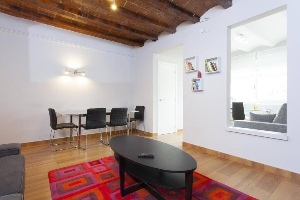 Bright & Spacious Family Flat in Central Barcelona