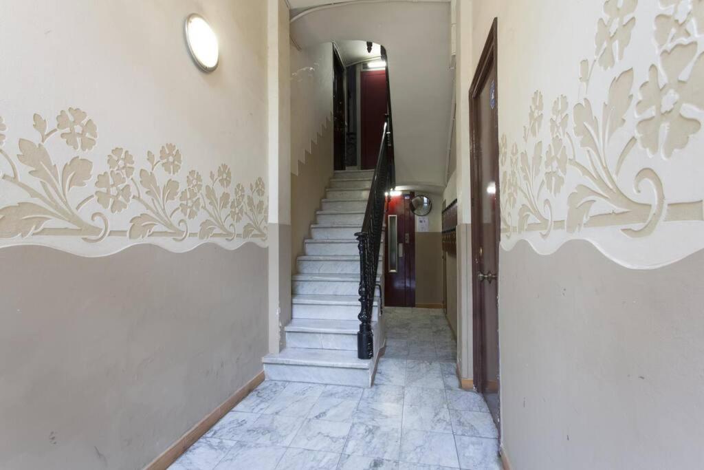 Bright & Spacious Family Flat in Central Barcelona