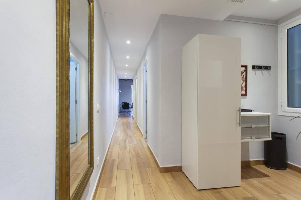 Bright & Spacious Family Flat in Central Barcelona