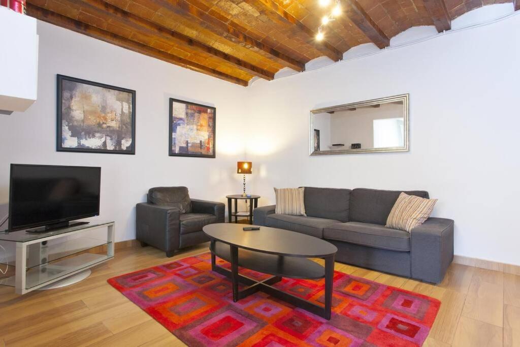 Bright & Spacious Family Flat in Central Barcelona