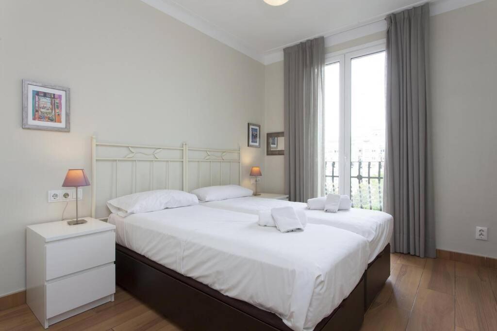 Bright & Spacious Family Flat in Central Barcelona