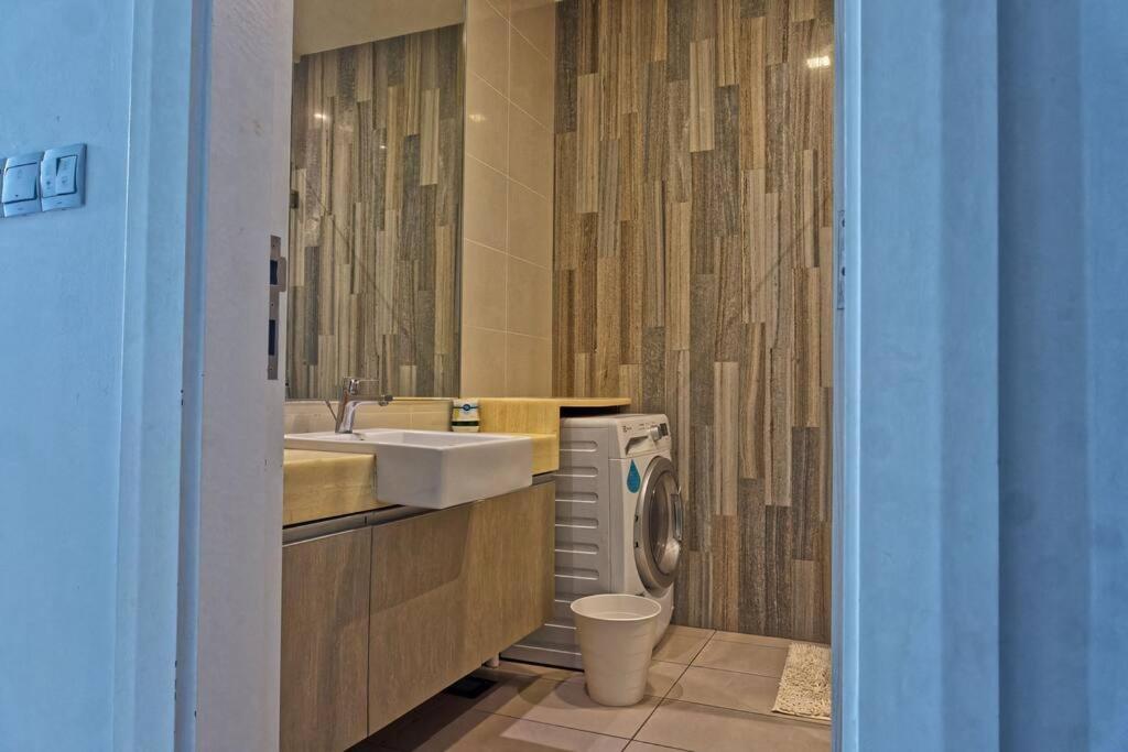 Studio Apartment @ M-City, Jalan Ampang with Lake View