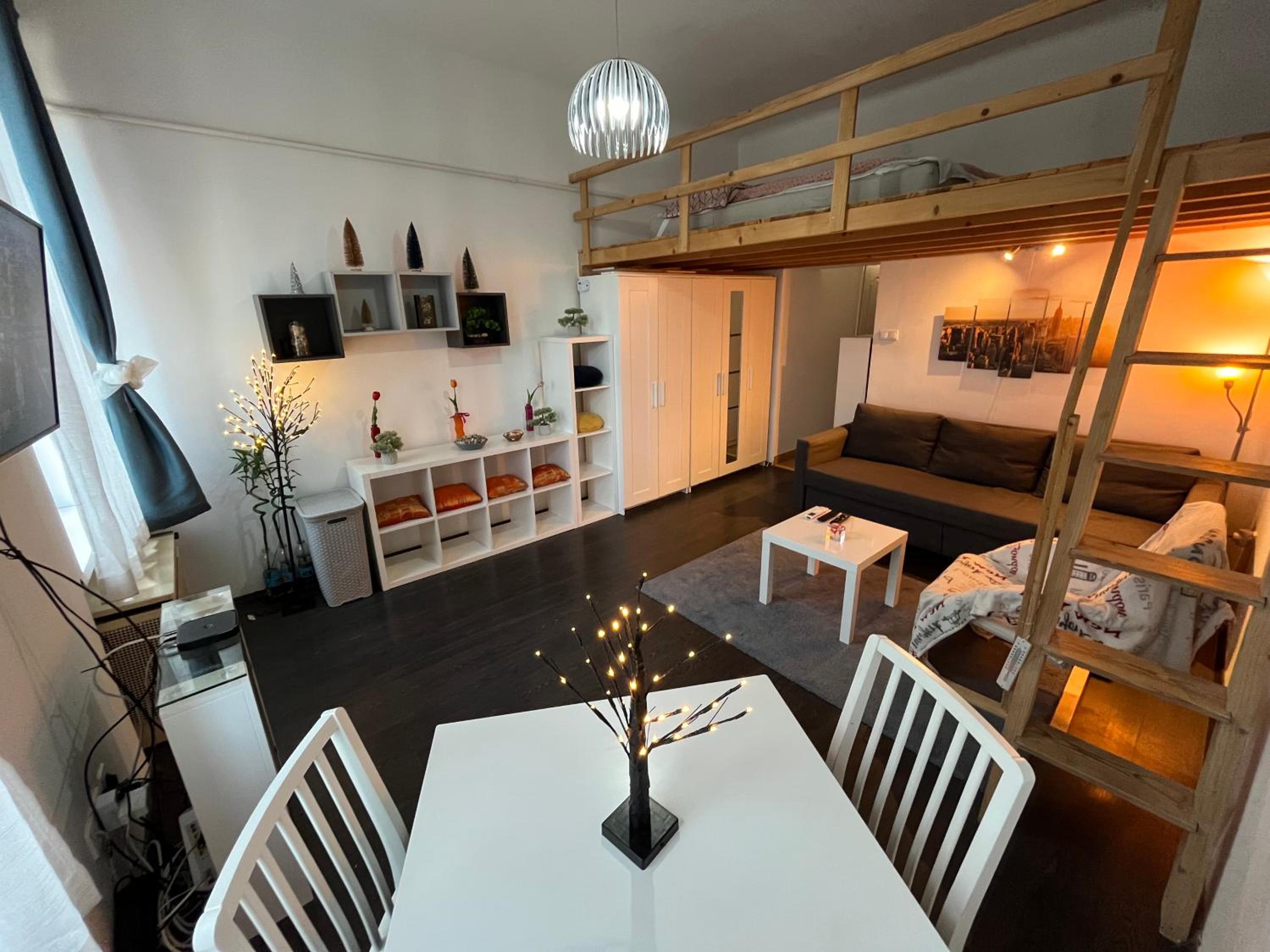 Cozy apartment near the office buildings view 3