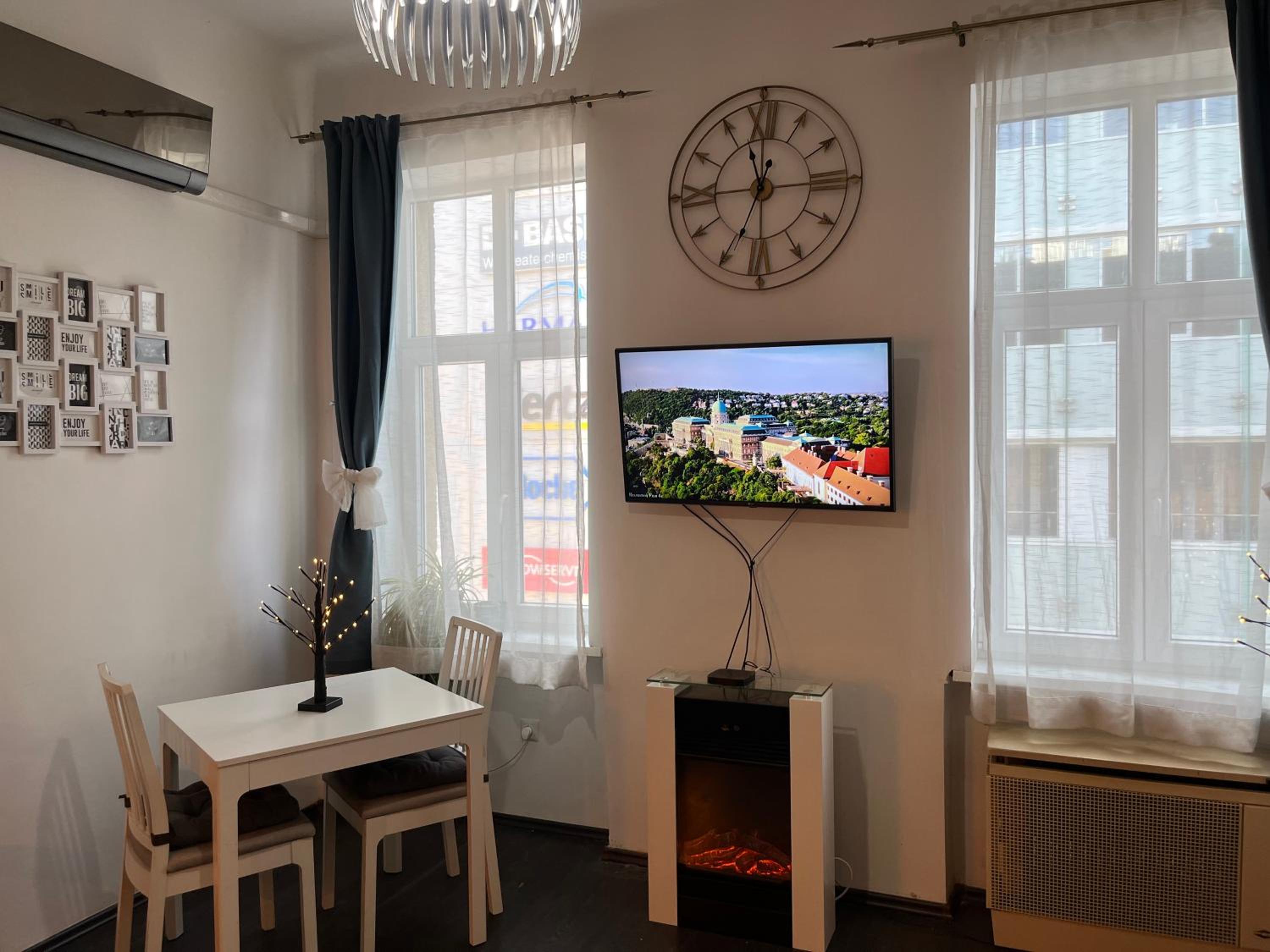 Cozy apartment near the office buildings view 2