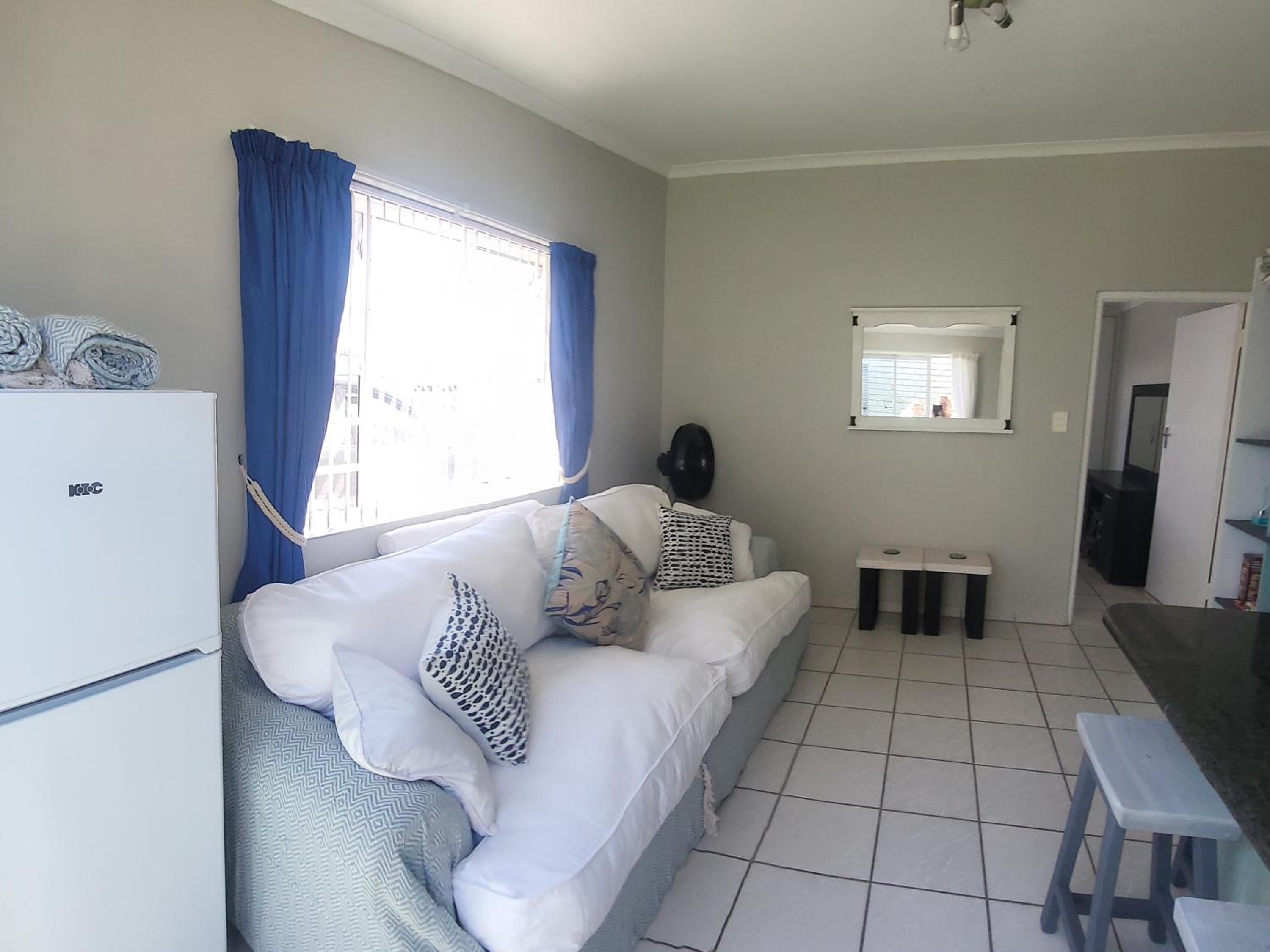 APPLES APARTMENT 6B