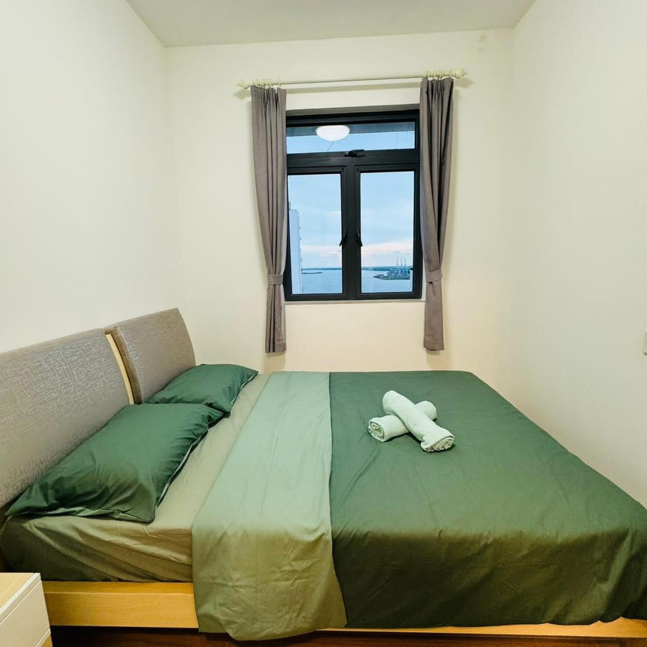 Ataraxia 2B1R 4pax Condo Forest City 3A-3202