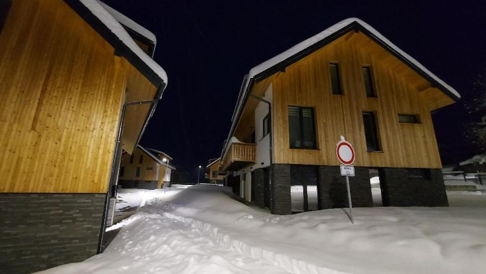 Lipno Apartments BERGMAX, Ski Areál Lipno 16min dojezd - Resort Malé Lipno s terasou a zahrádkou, parking free