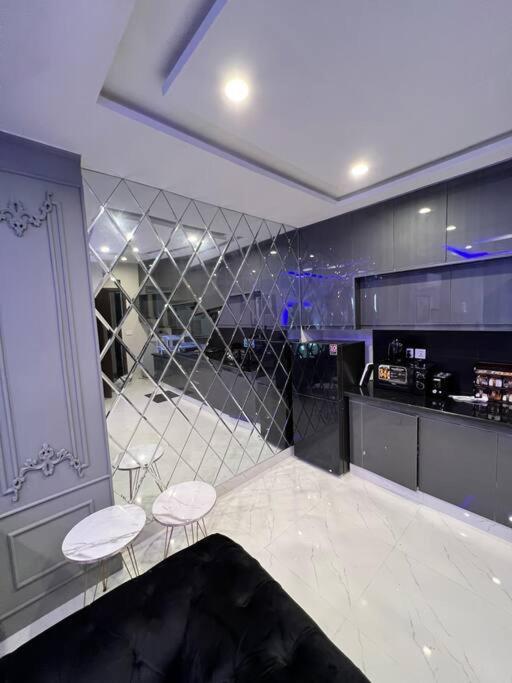 Mici hotel luxury Apartment's Lahore view 4