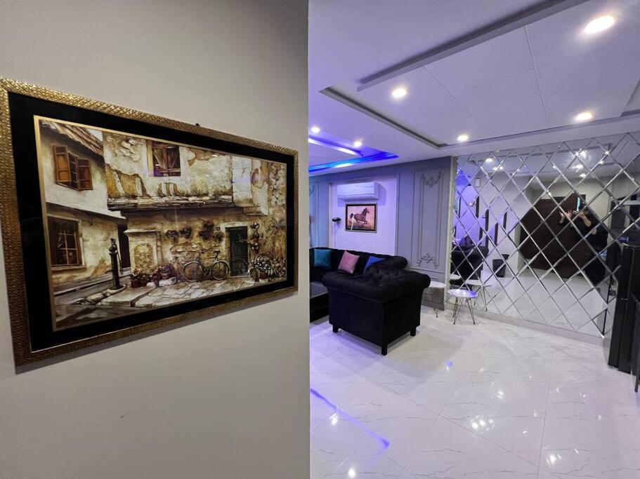 Mici hotel luxury Apartment's Lahore view 3