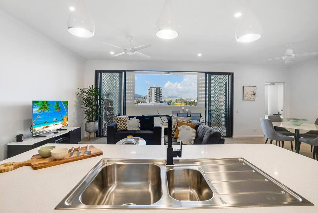 City Escape at Loft Apartments - Cairns CBD