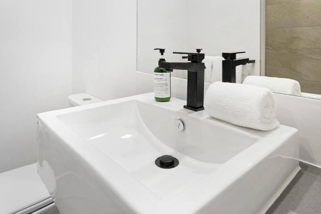 City Escape at Loft Apartments - Cairns CBD