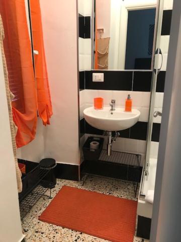 Ai Senatori en Rome — bathroom