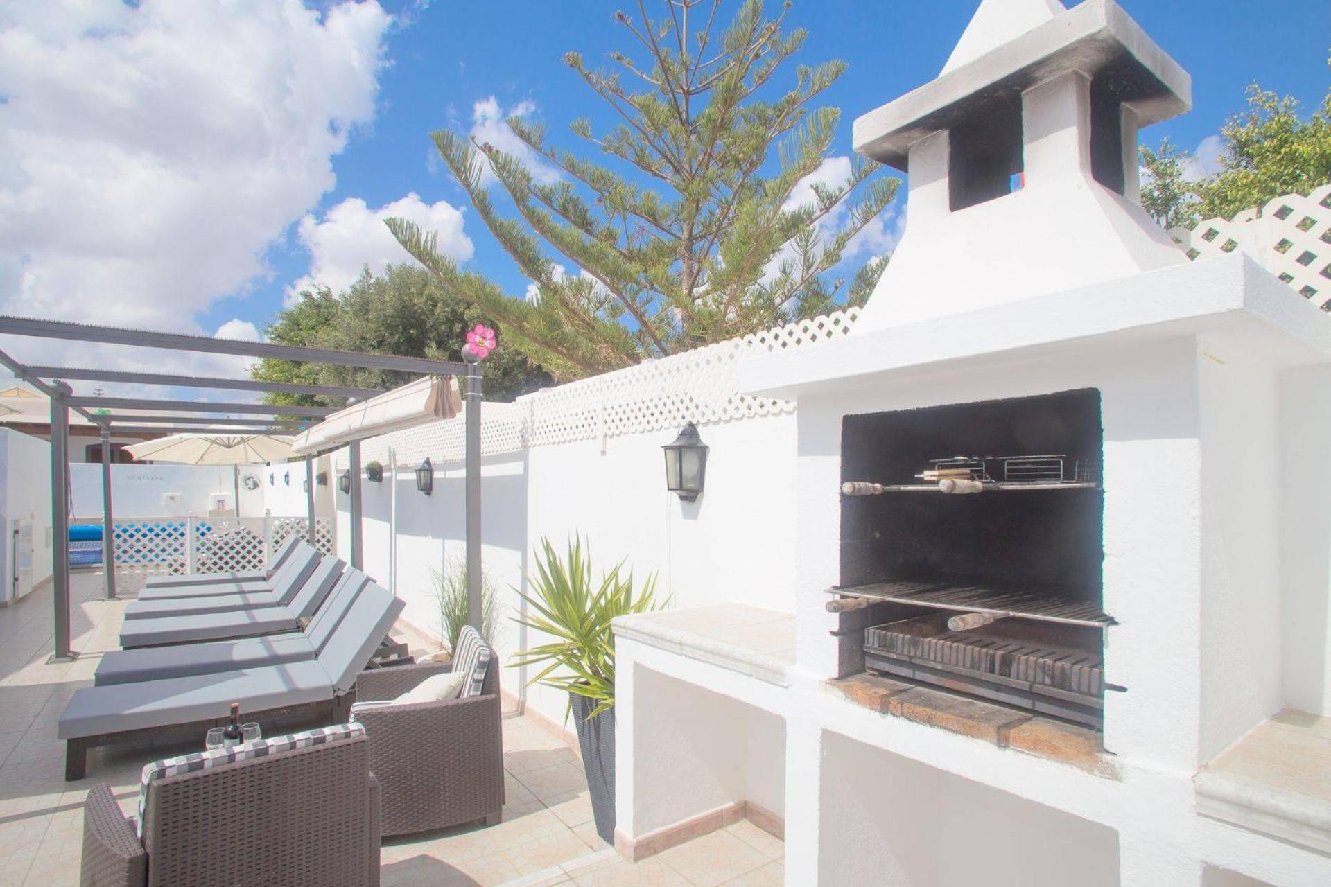 Villa Victoria just 150 metres from Playa Bastian Costa Teguise