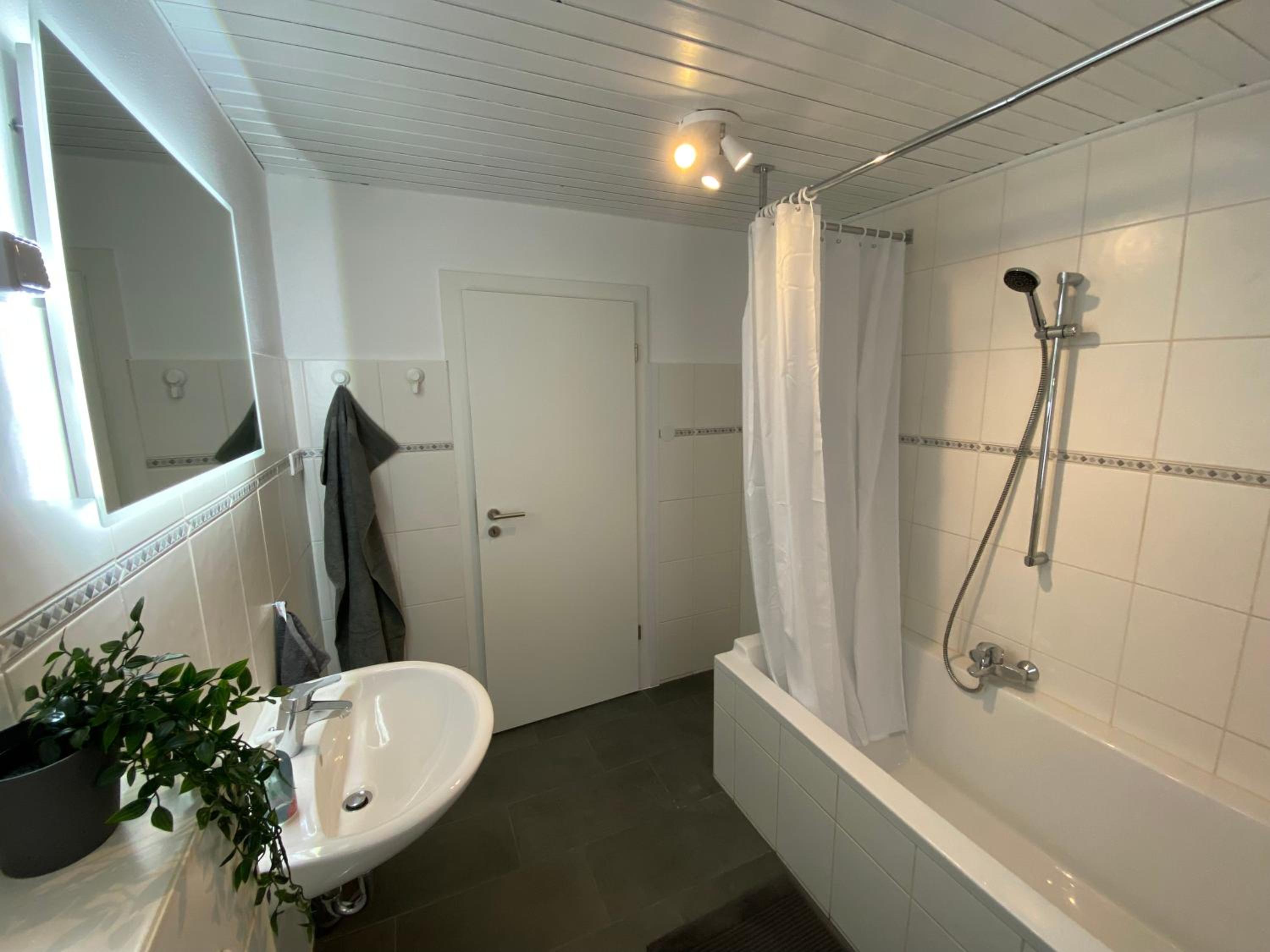 Modern Flat with Garden & Terrace near Coburg