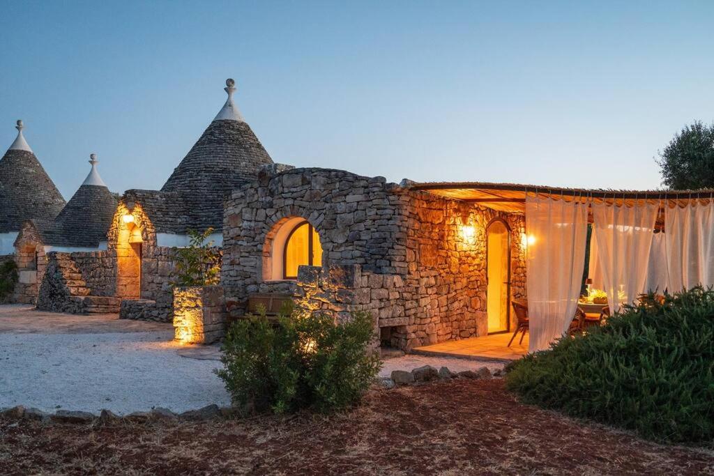 Trullo Elaia - Dimora di charme in Valle d'Itria con piscina