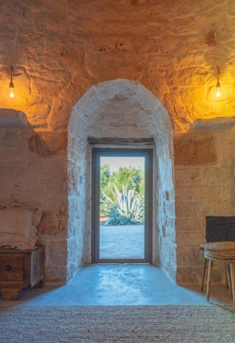 Trullo Elaia - Dimora di charme in Valle d'Itria con piscina