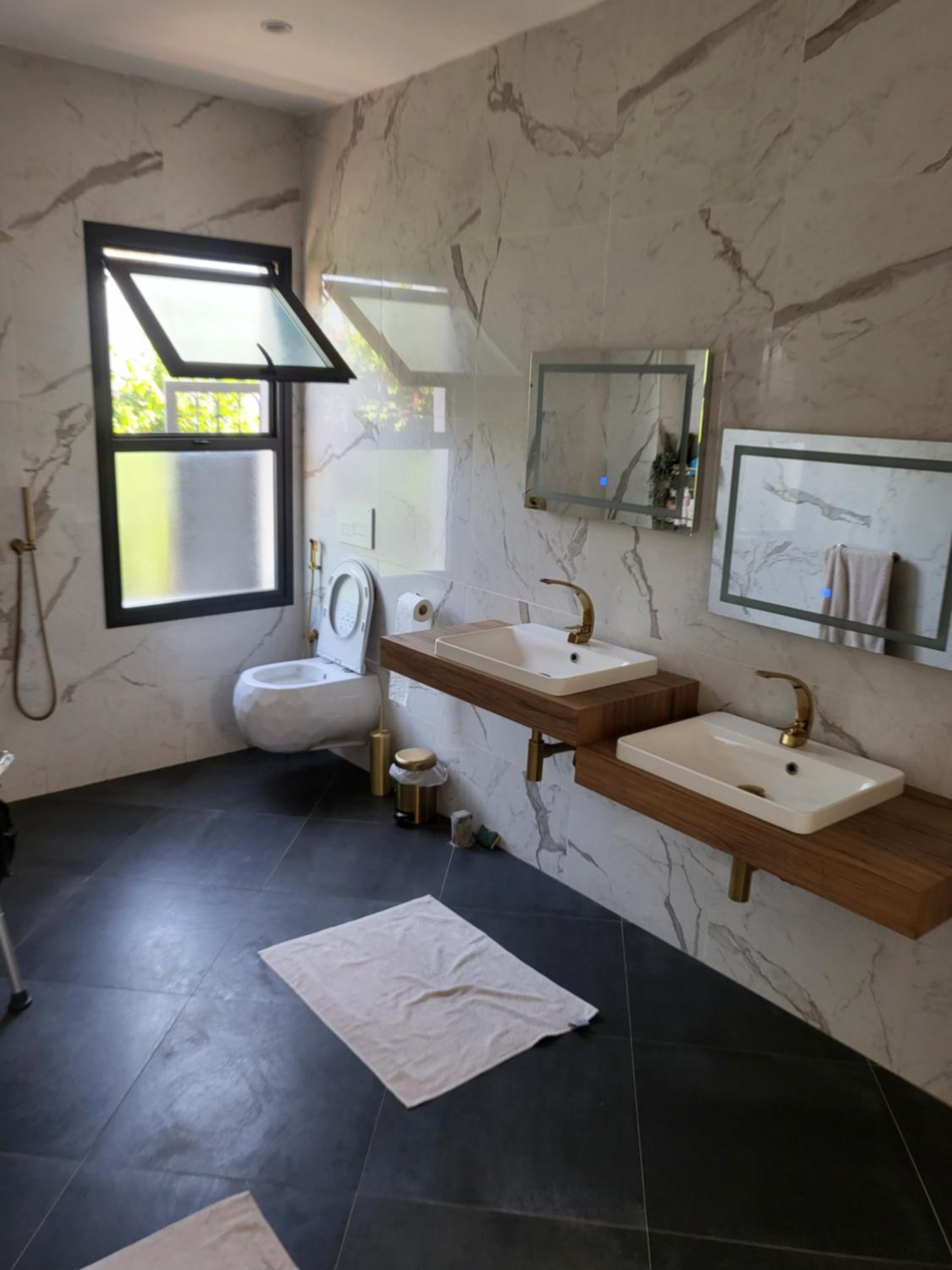 VILLA LUXUEUSE