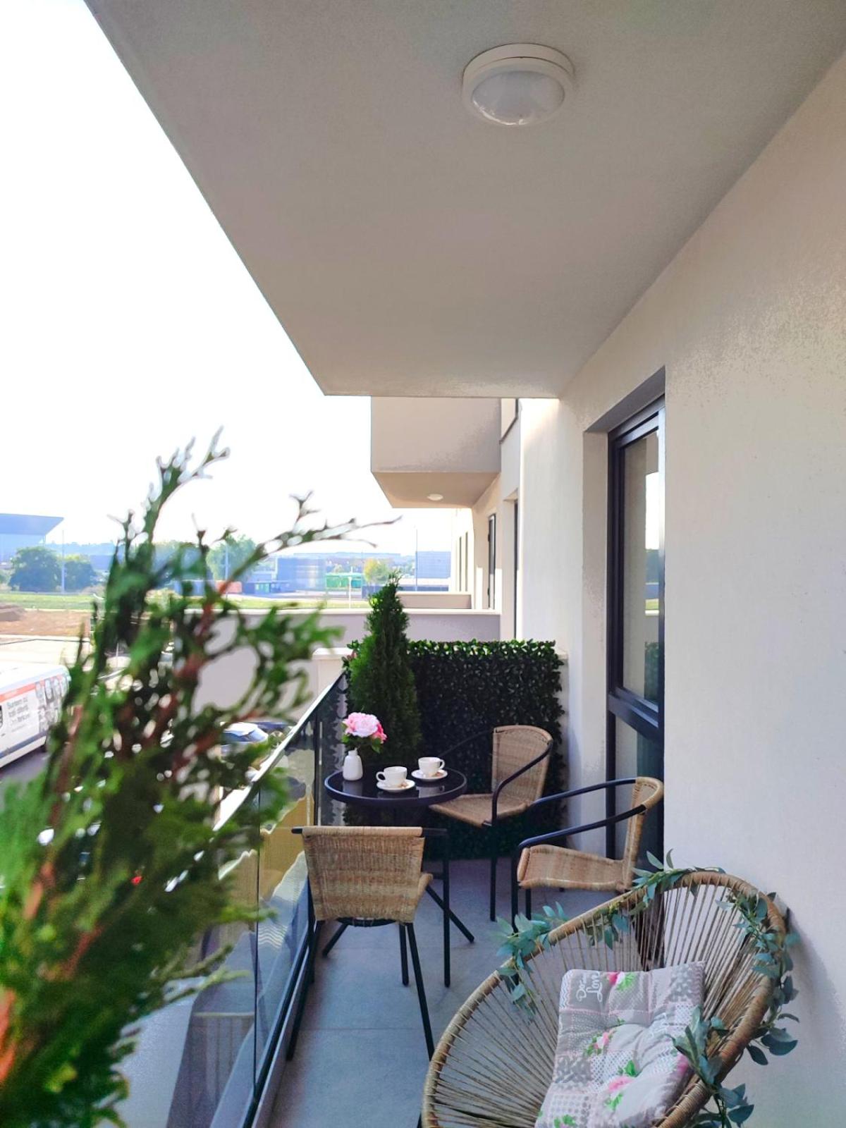 Emerald Apartment On Arena Oradea view 3