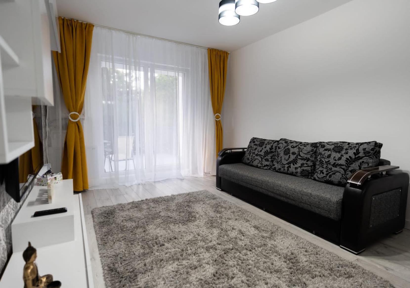 White DeLuxe Apartment view 3